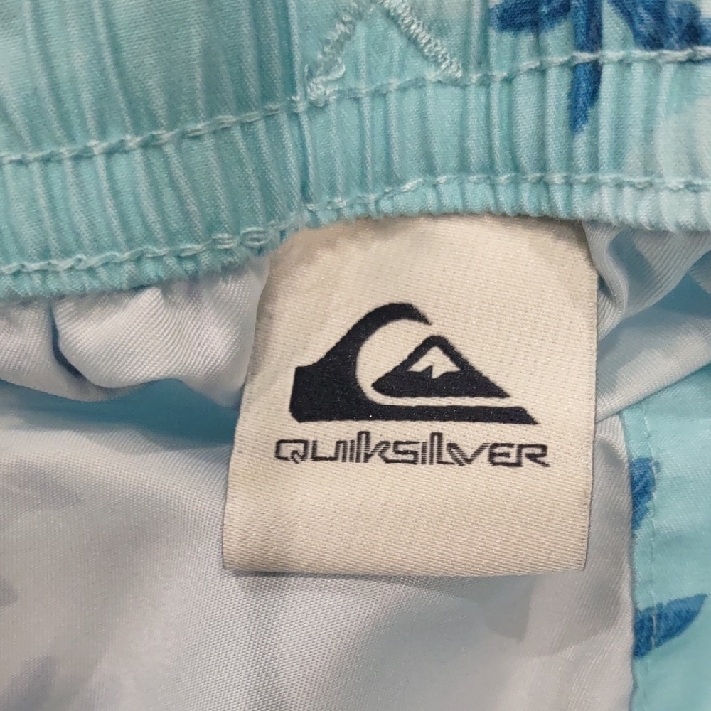 Quiksilver Men's Blue Tropical Print Shorts - Picture 7 of 17